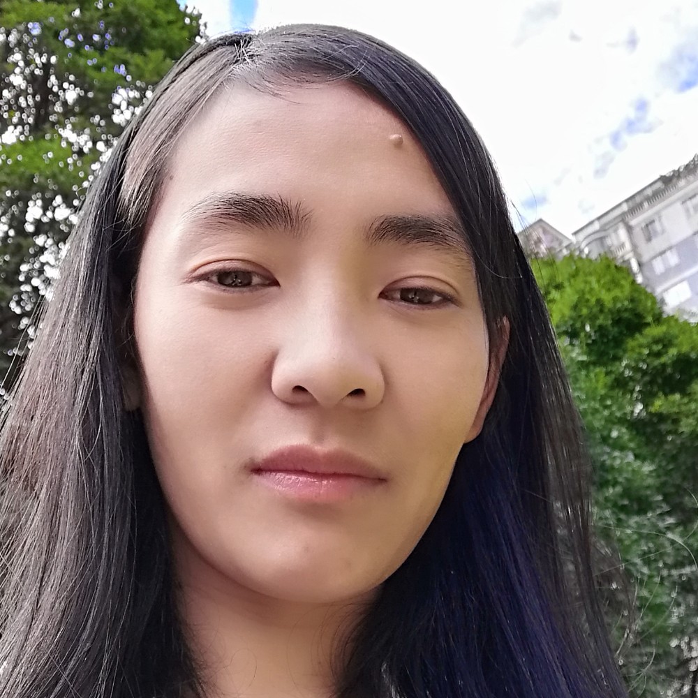 若丽的照片