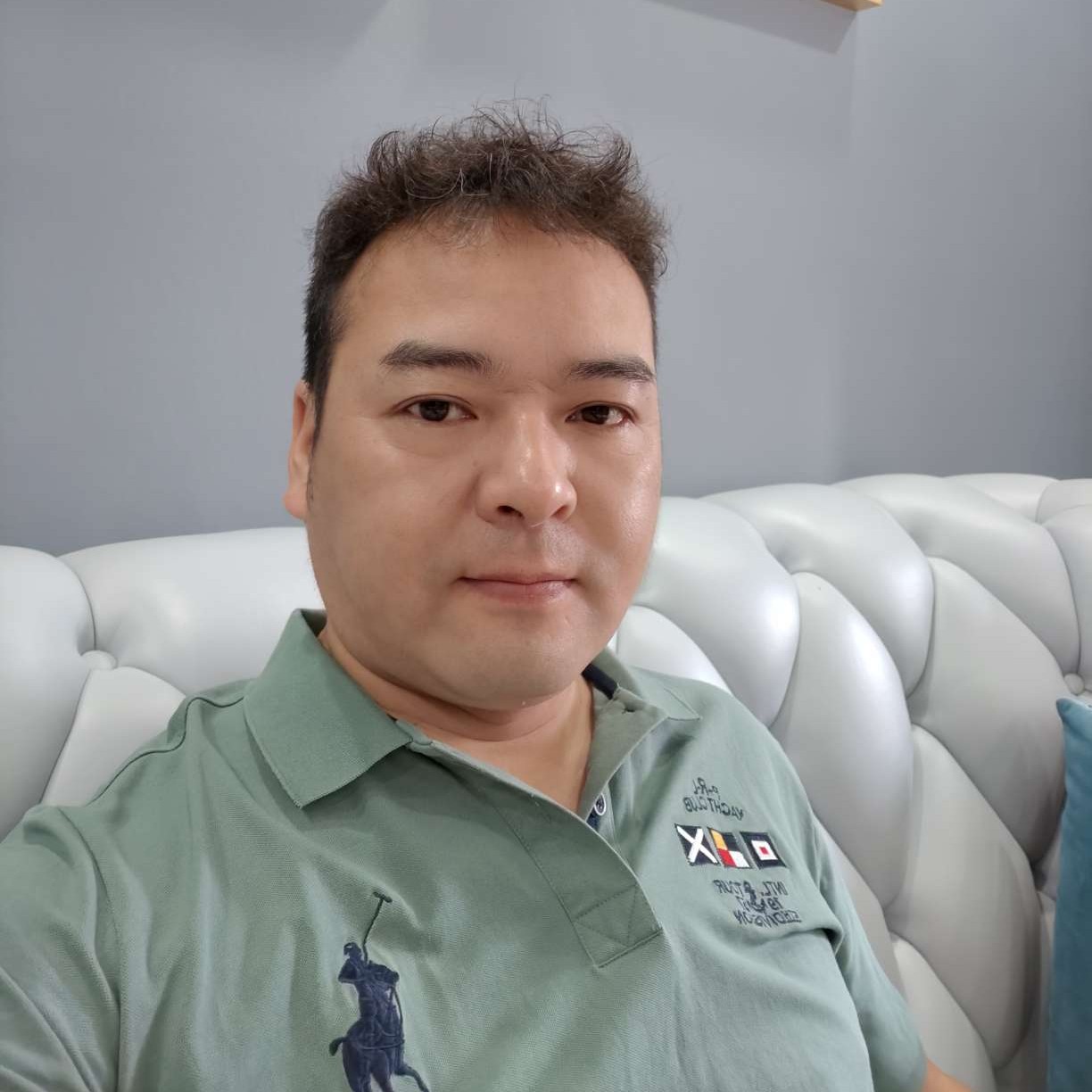 左右的照片