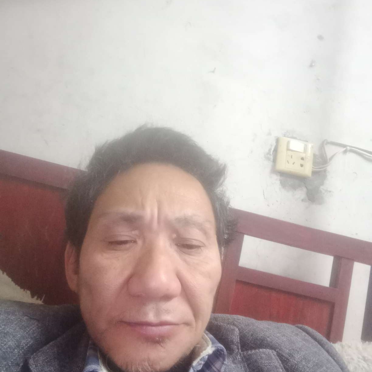 萝莉回首灼热的照片
