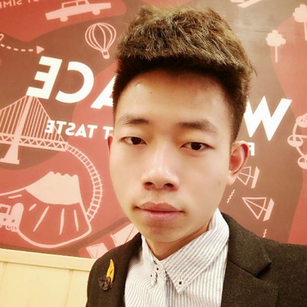 俊秀挽手硬币的照片