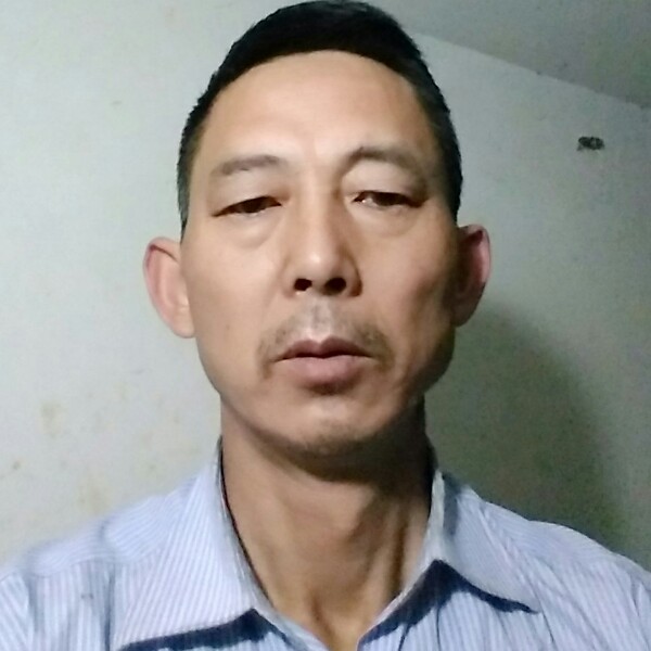 诺言倾心魁梧的照片