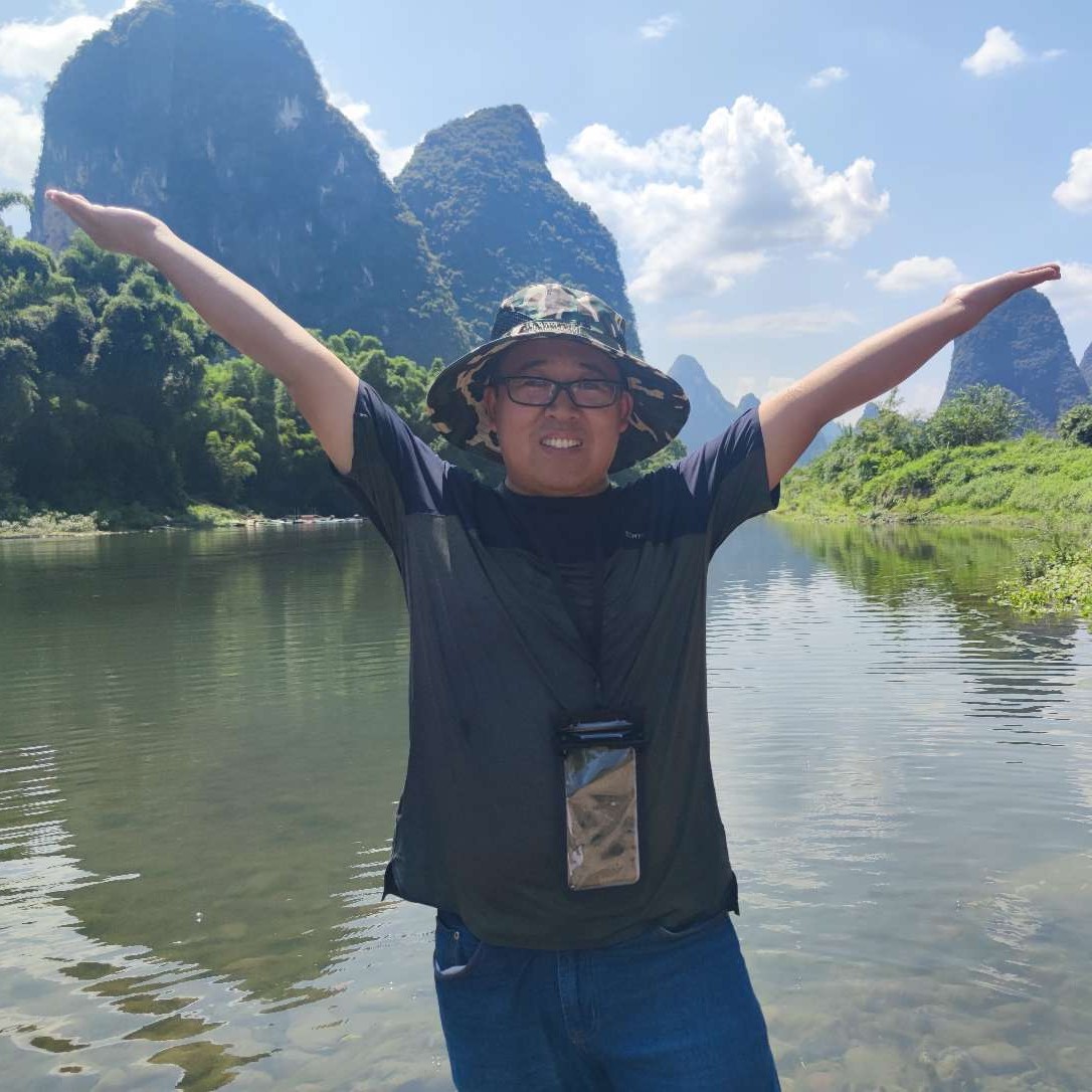 绿草笑隐忍的照片