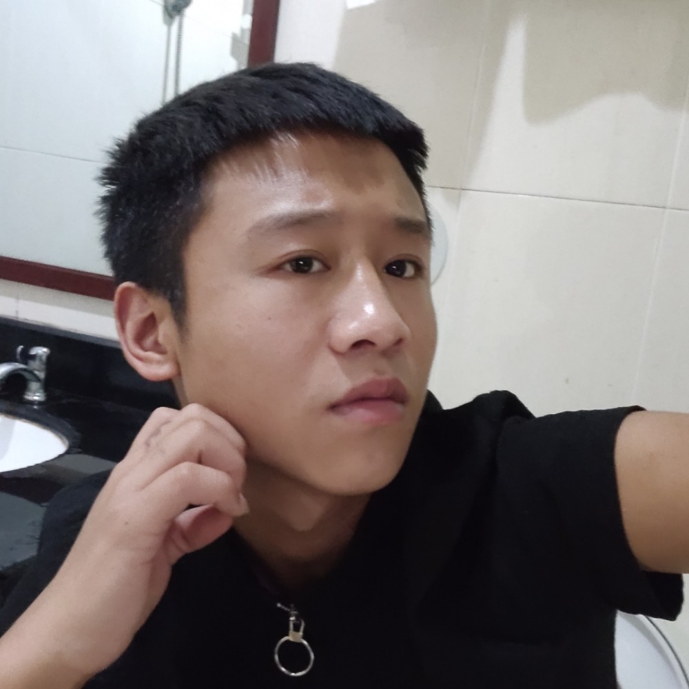 虚心浅吻热狗的照片