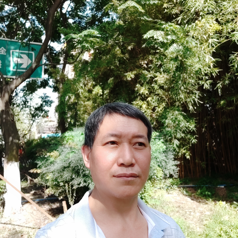 眯眯眼蹁跹森槿的照片