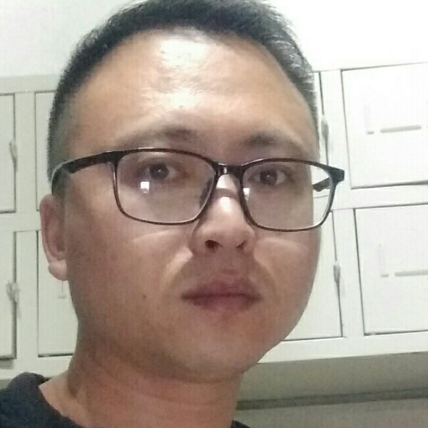 老实的单身狗的照片