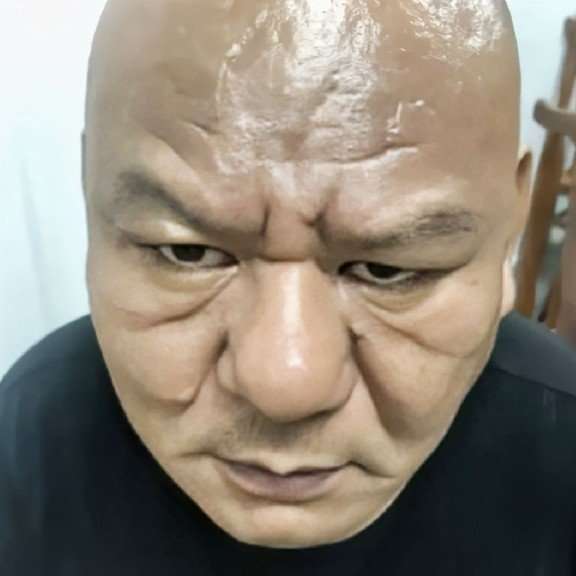 小光头爱钻小峡谷的照片