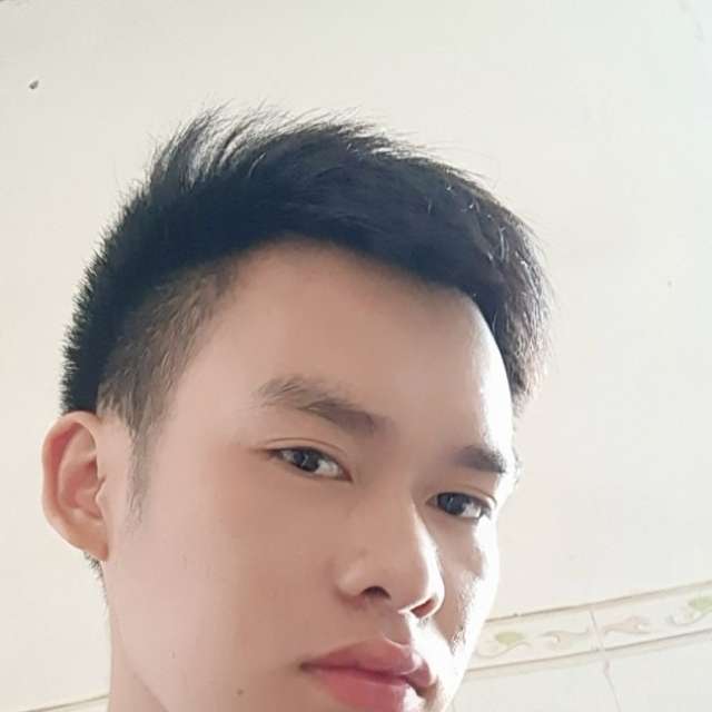 高高凝眸剪影的照片