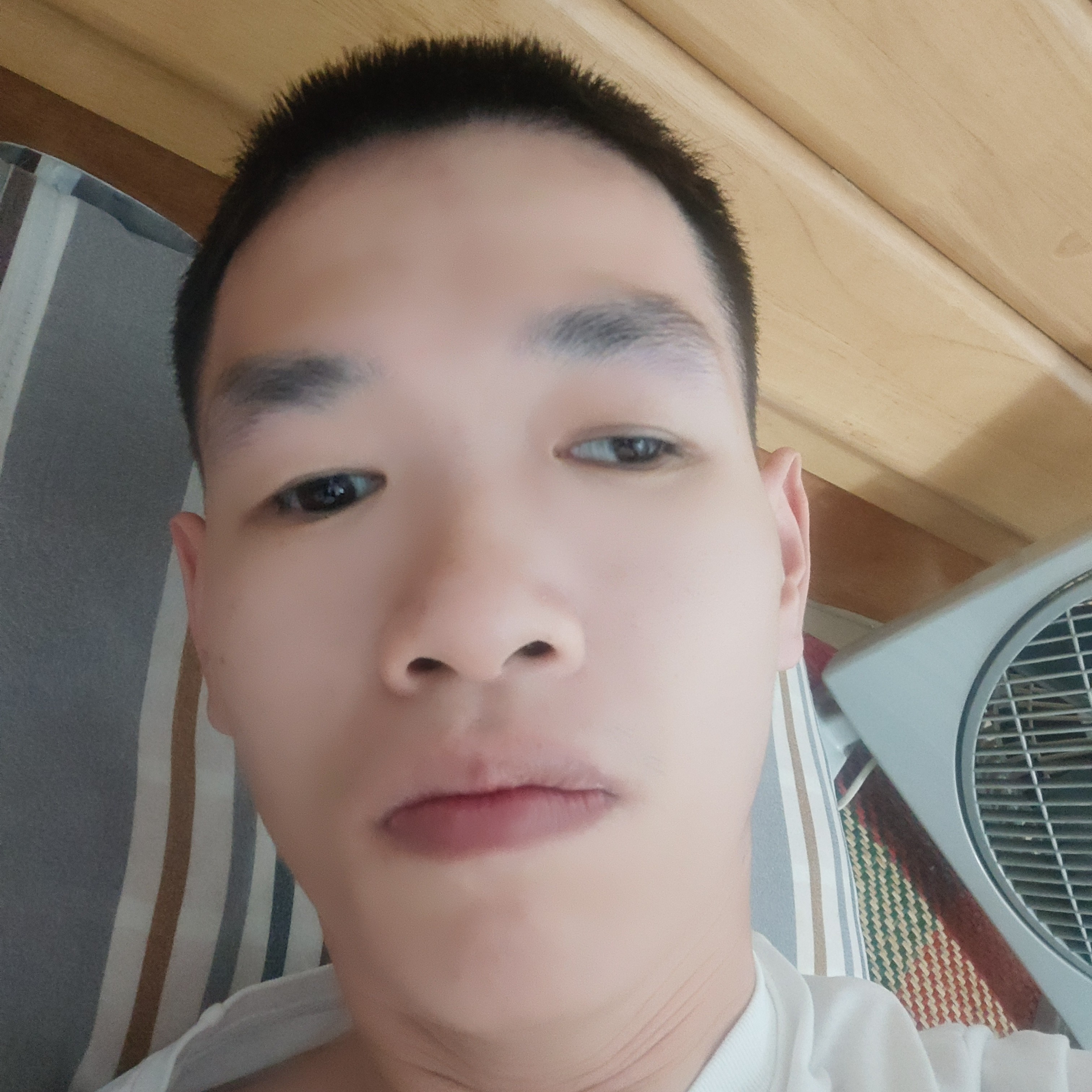 手套挽手激动的照片