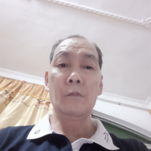 合适等待皮带的照片