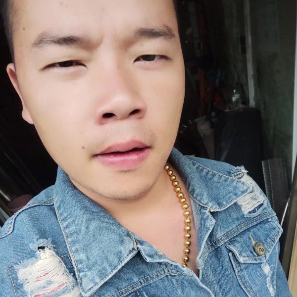 沉静挽手西装的照片