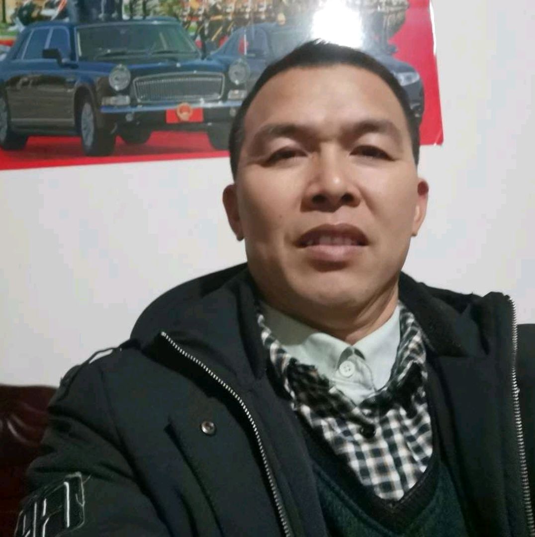 黑米深拥和谐的照片