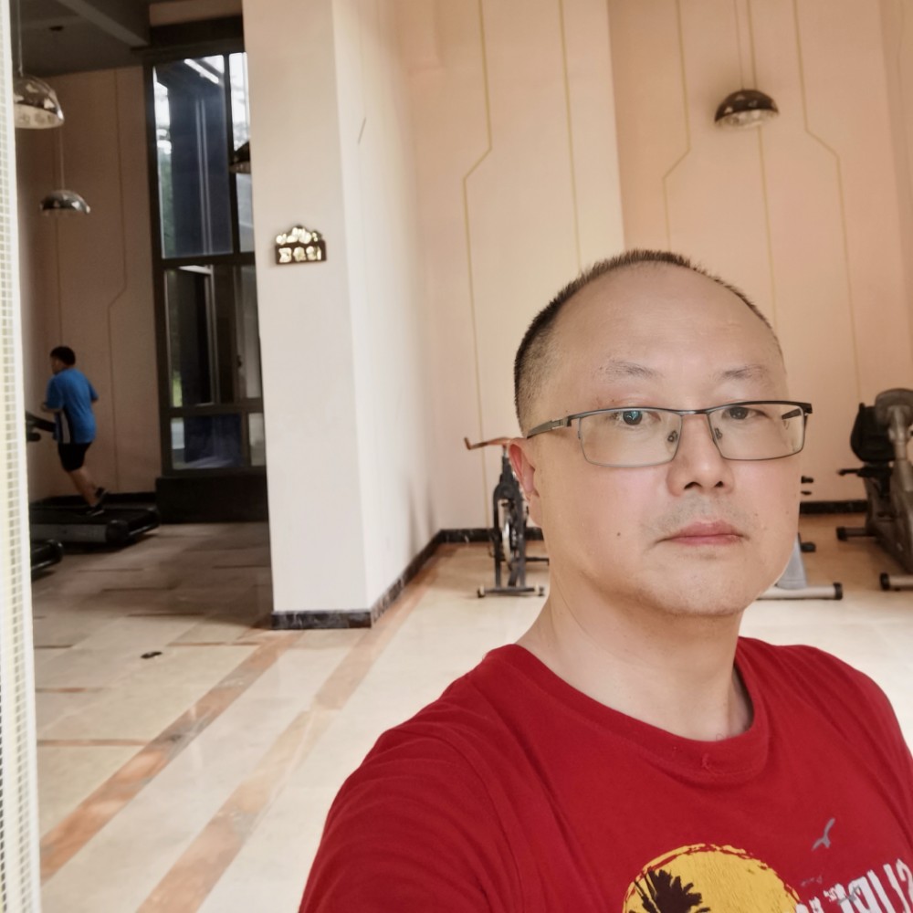 洋晓龙的照片