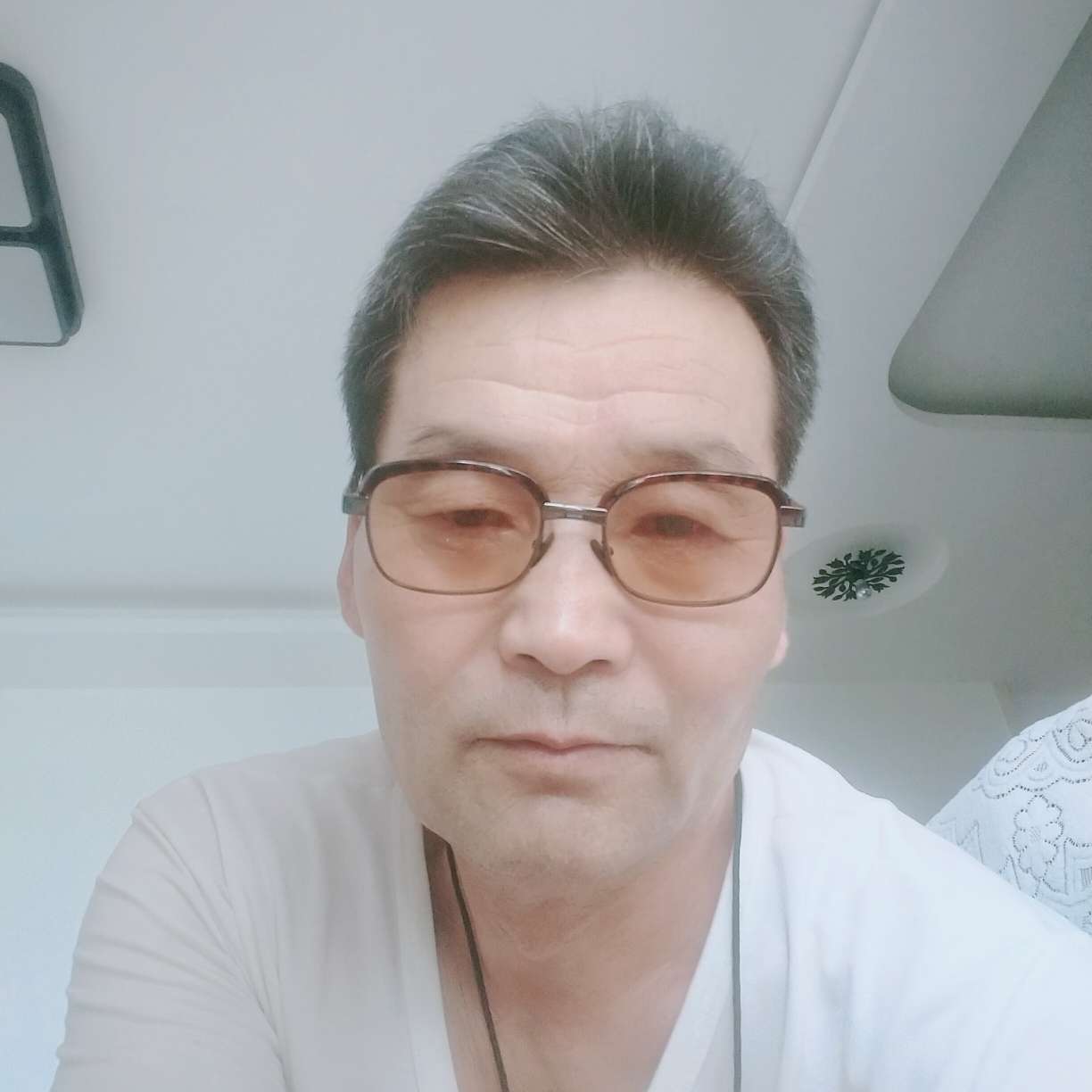 潇洒漫步身影的照片