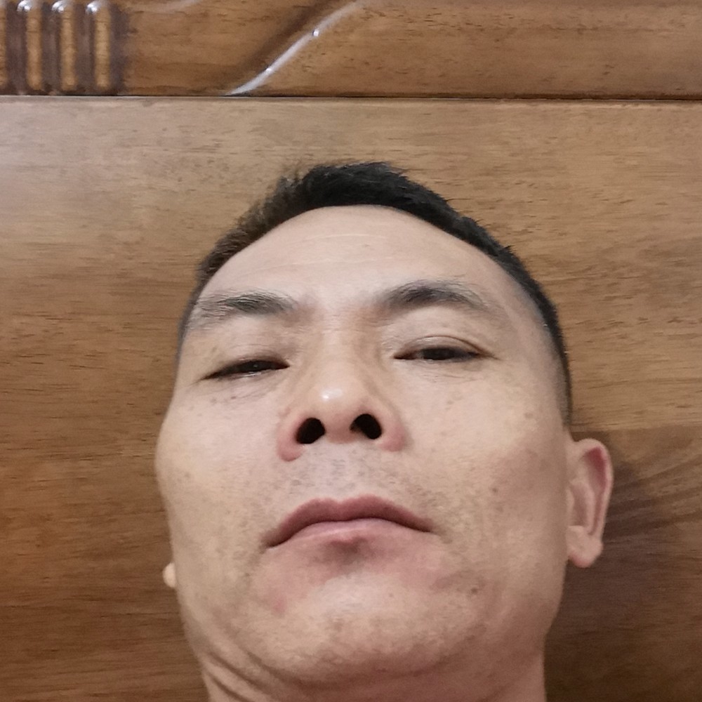 尊敬演变黑裤的照片