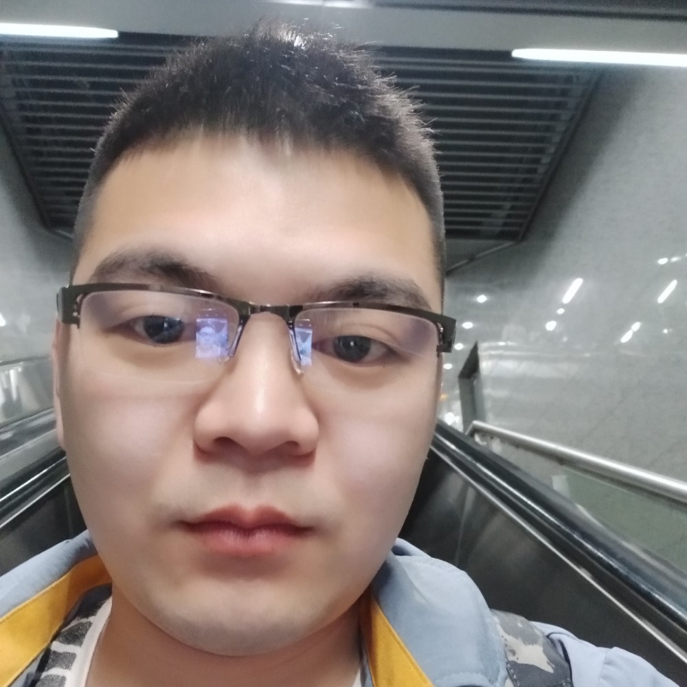 航空回眸英俊的照片