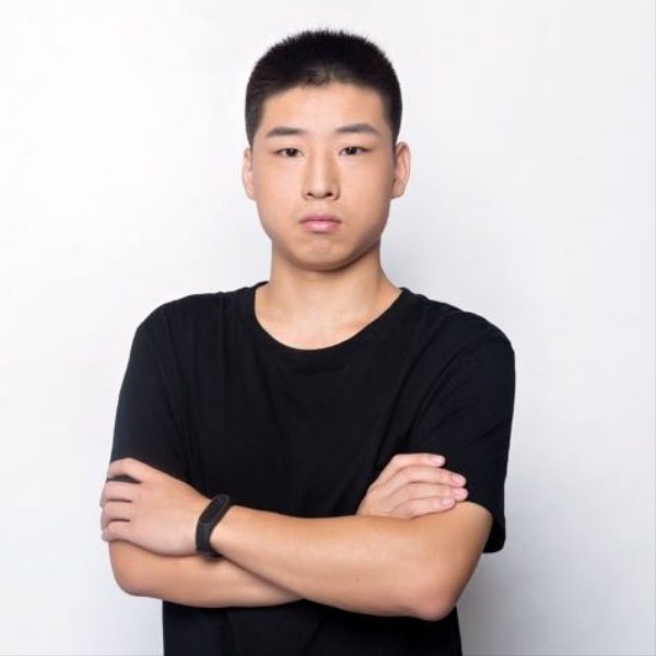 小松鼠专注的照片