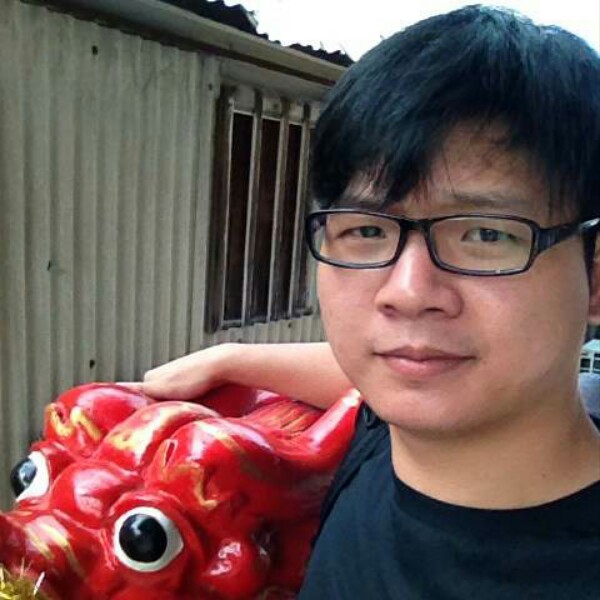 微笑回首怡然的照片
