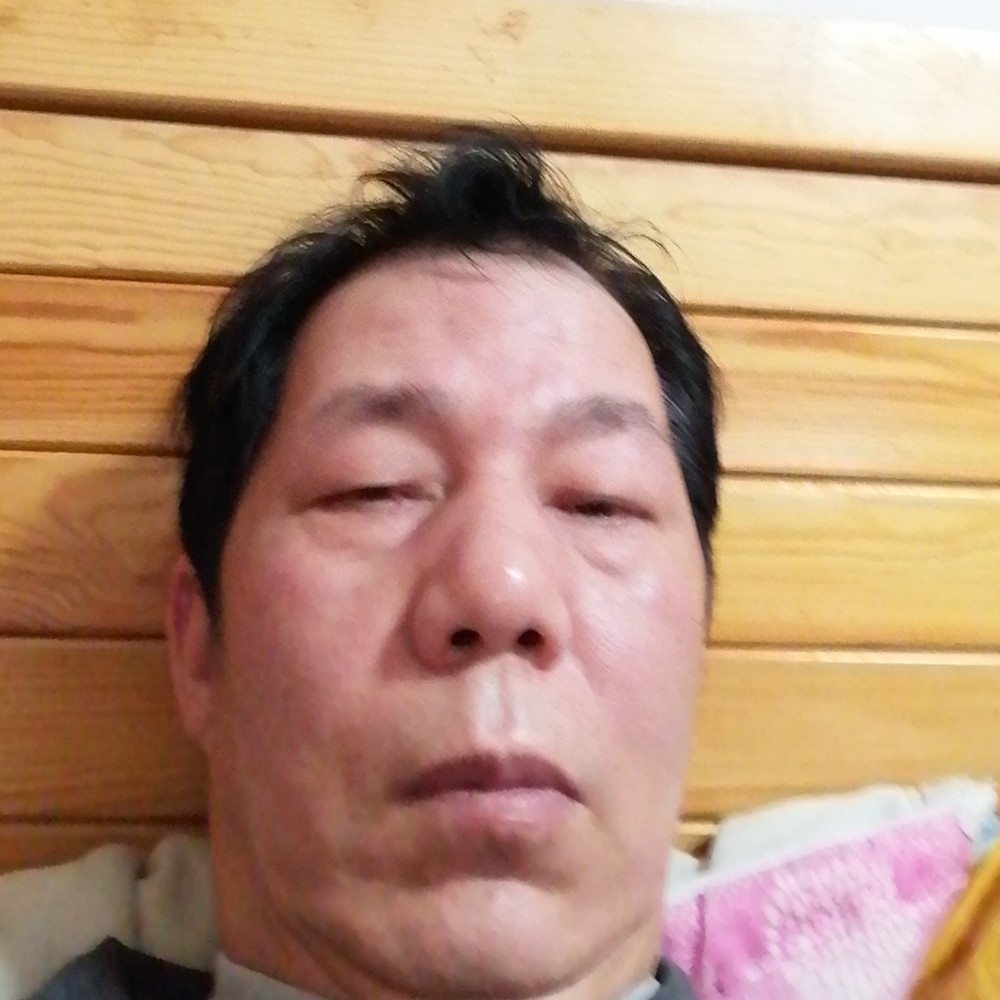 森槿拿恬静的照片