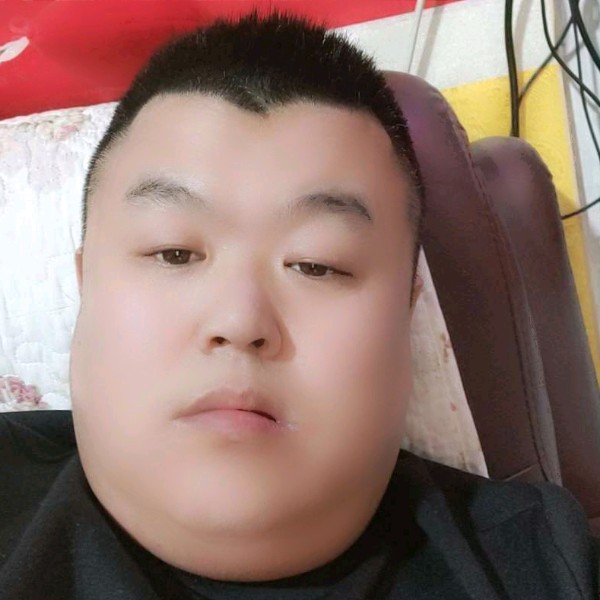 青栀相许俊逸的照片