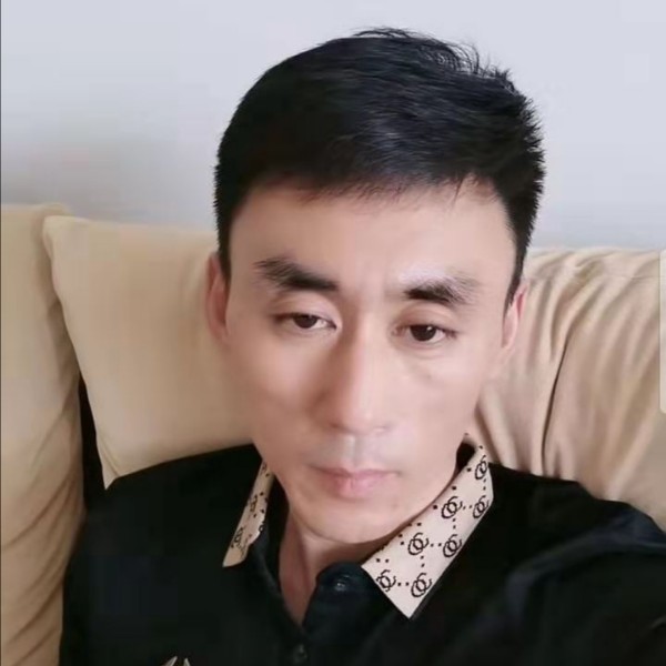 重感情的凳子的照片