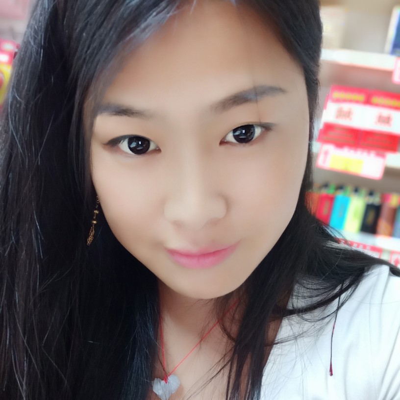 坚强的小女人的照片