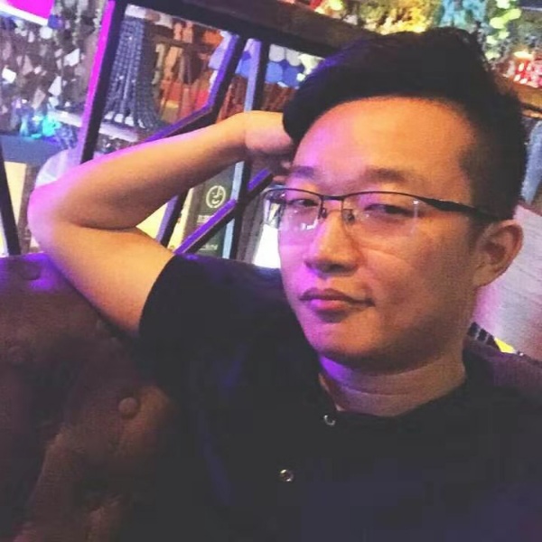 平凡的白开水的照片