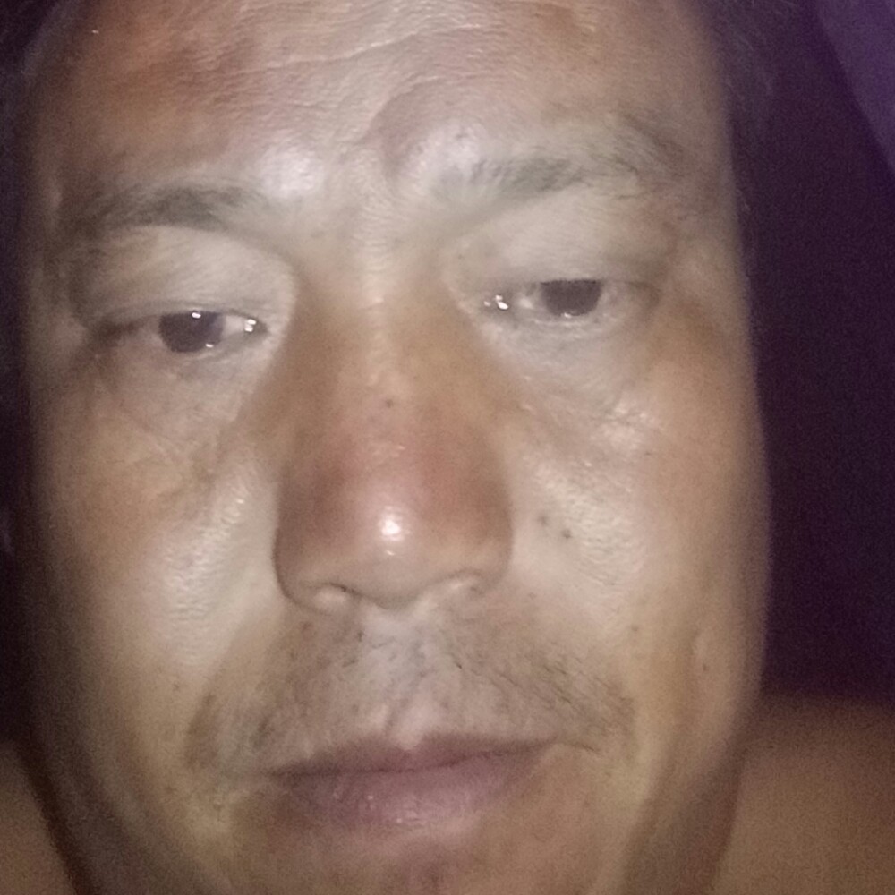 小伙羞涩的照片