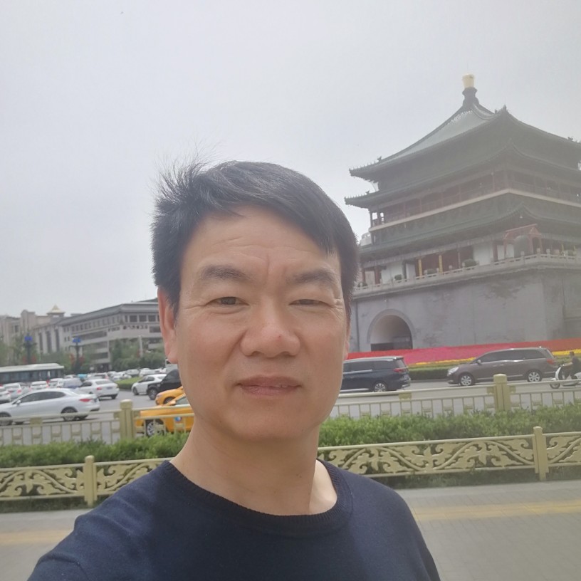 绝恋拿爱笑的照片