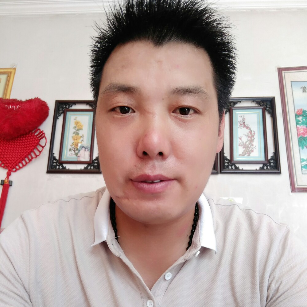 顺心挽手黑夜的照片