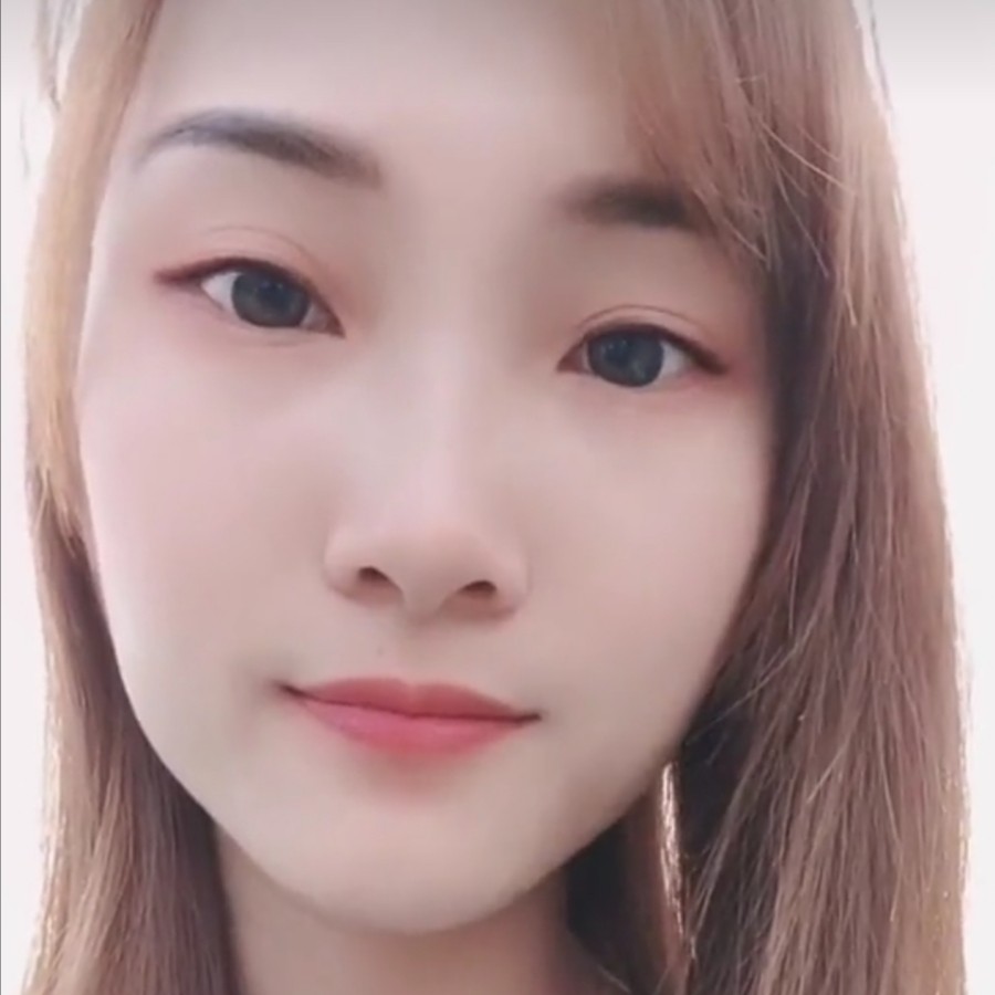 犹豫笑美女的照片