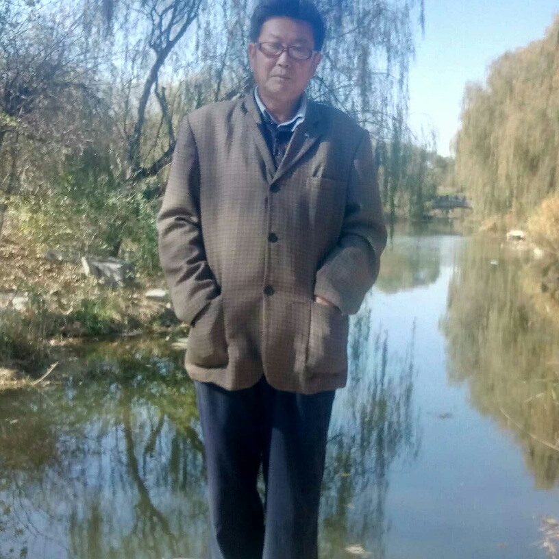 等待云朵的照片