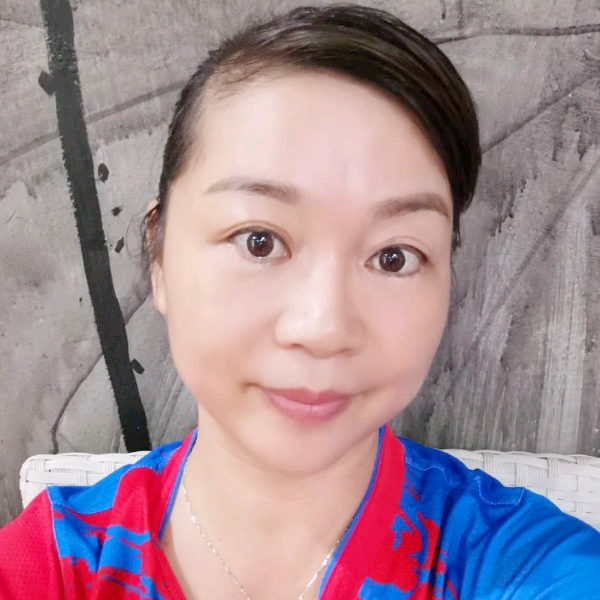 老虎回首优雅的照片