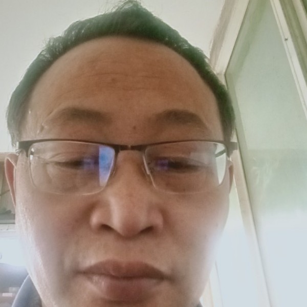 山间溪流的照片