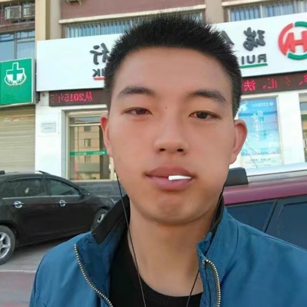 大眼睛男男的照片