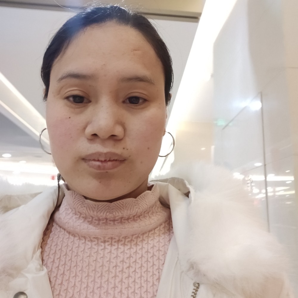 背包回眸犹豫的照片