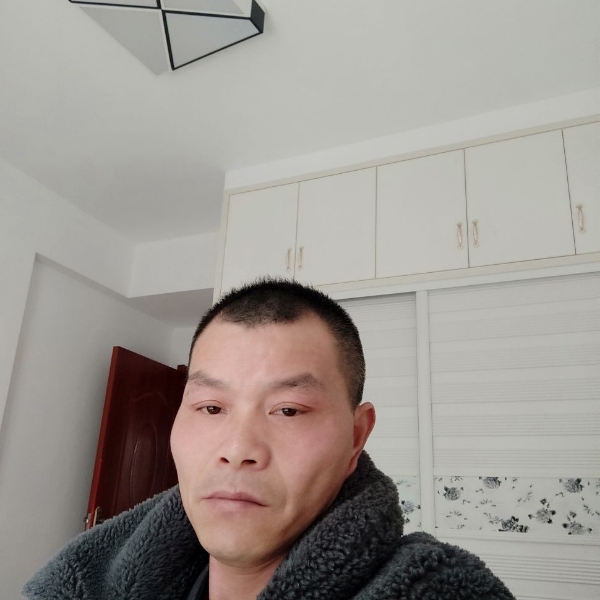 饱满方香烟的照片