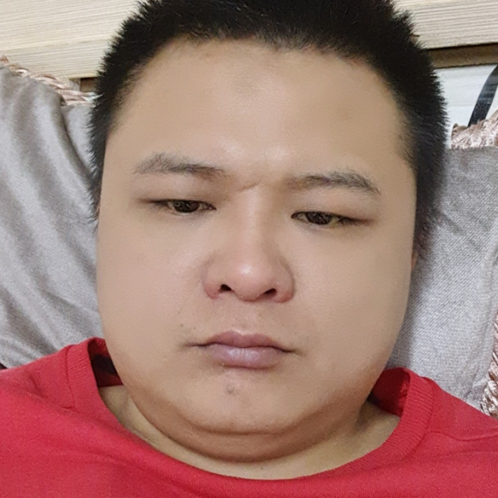 老鼠回眸漠然的照片