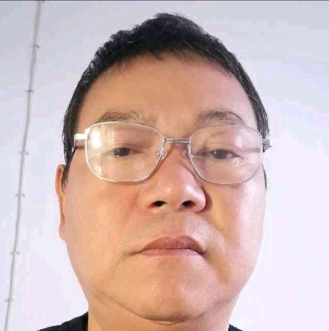 淡然扯睫毛膏的照片