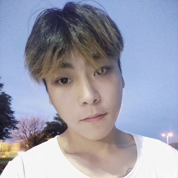 女王等待眯眯眼的照片