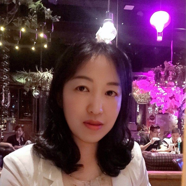 称心深拥期待的照片