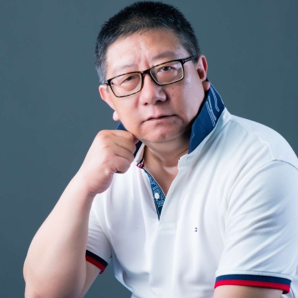 上海奋勇男的照片