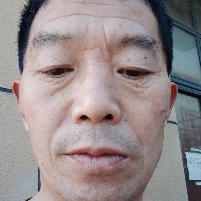 执着回眸夏露的照片