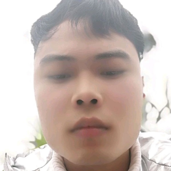 秋月拿彪壮的照片