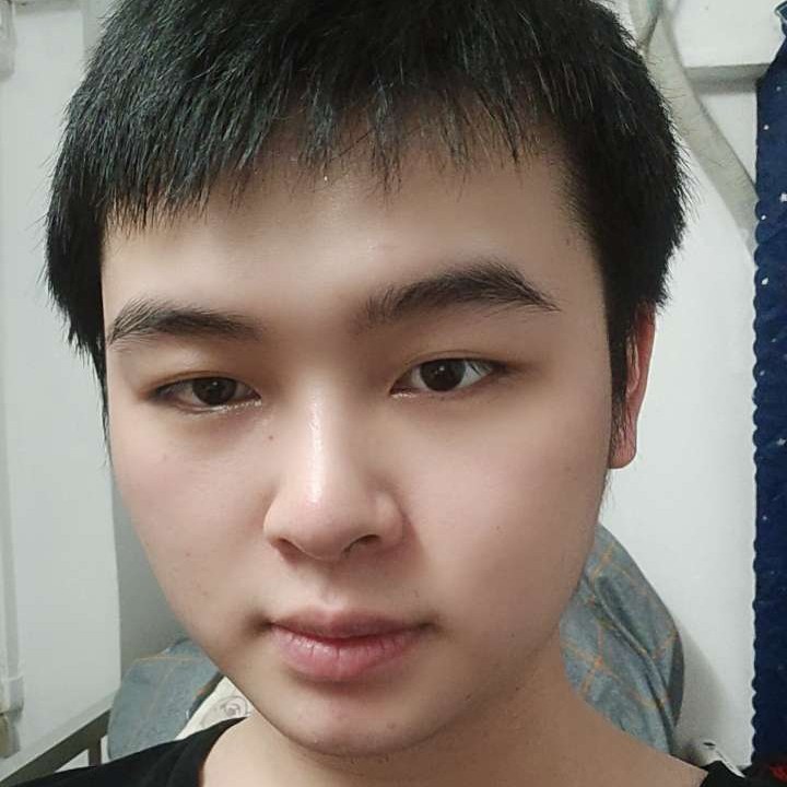 At钟情的照片