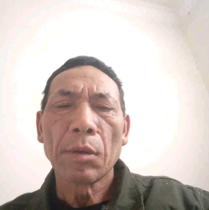 强健放弃钢铁侠的照片