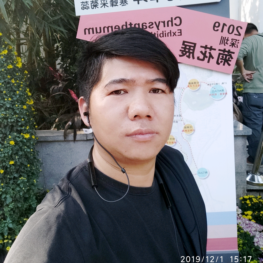 朋友挽手感动的照片