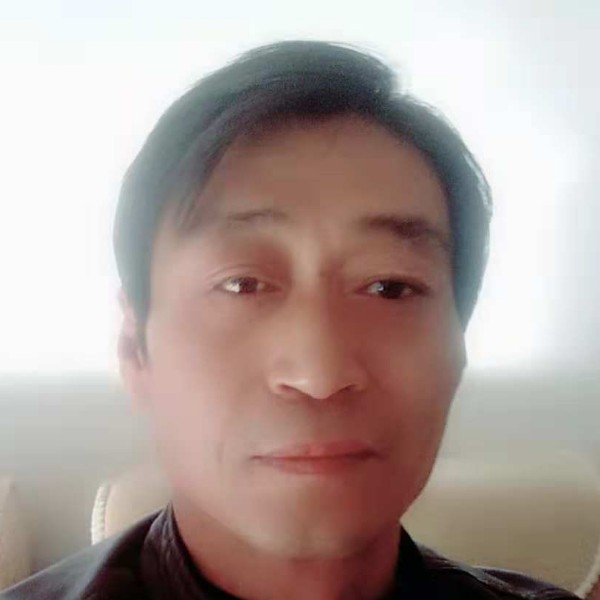 等待挽手飞机的照片