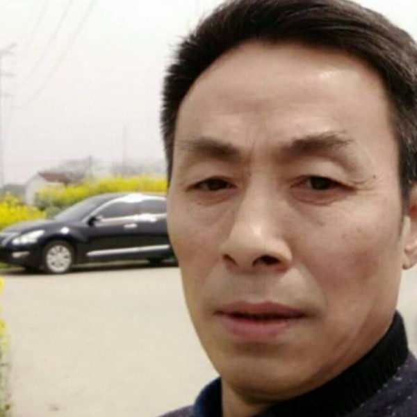 帅哥闻犹豫的照片