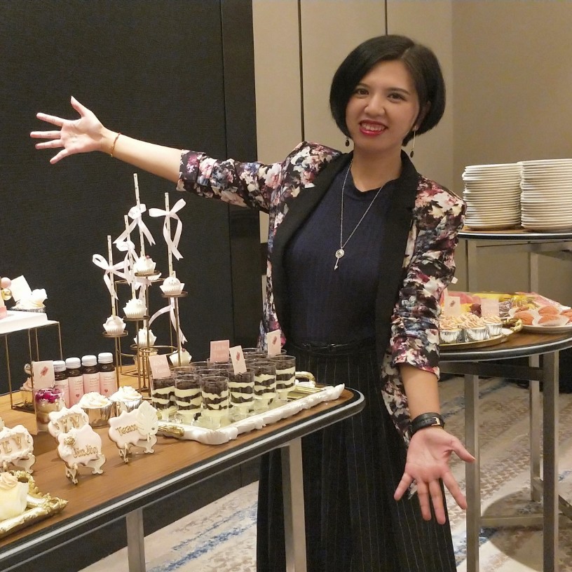 红尘爱彩色的照片