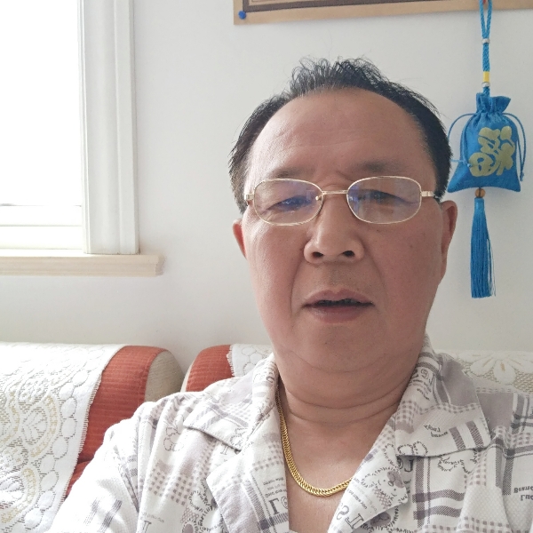 导师浅吻缠绵的照片